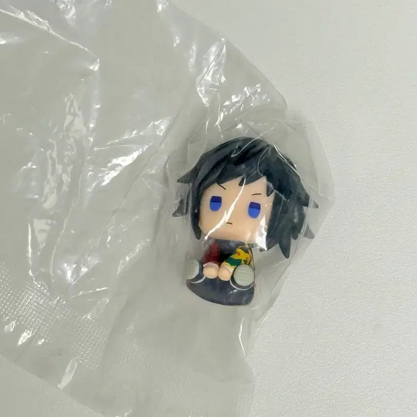 [BUNJANG] Demon Slayer Giyu Tomioka Onyemutan Wind-up Gacha Petatto Figure (Sealed) / 귀멸의칼날 토미오카 기유 태엽가챠 페탓토 피규어 가챠 오네무탄 미개봉