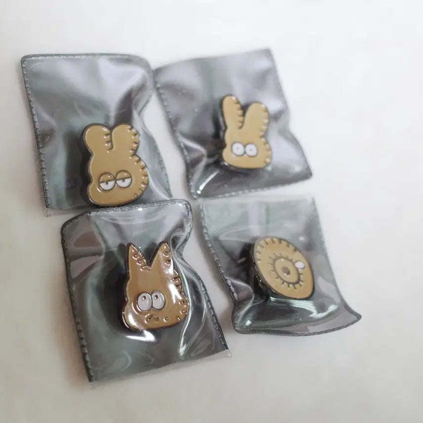 [BUNJANG] Bambi Artist 3737 Tumblbug Metal Badge 4-Piece Set (Sealed) / [미개봉] 3737 밤비 작가 텀블벅 금속뱃지 4종 세트