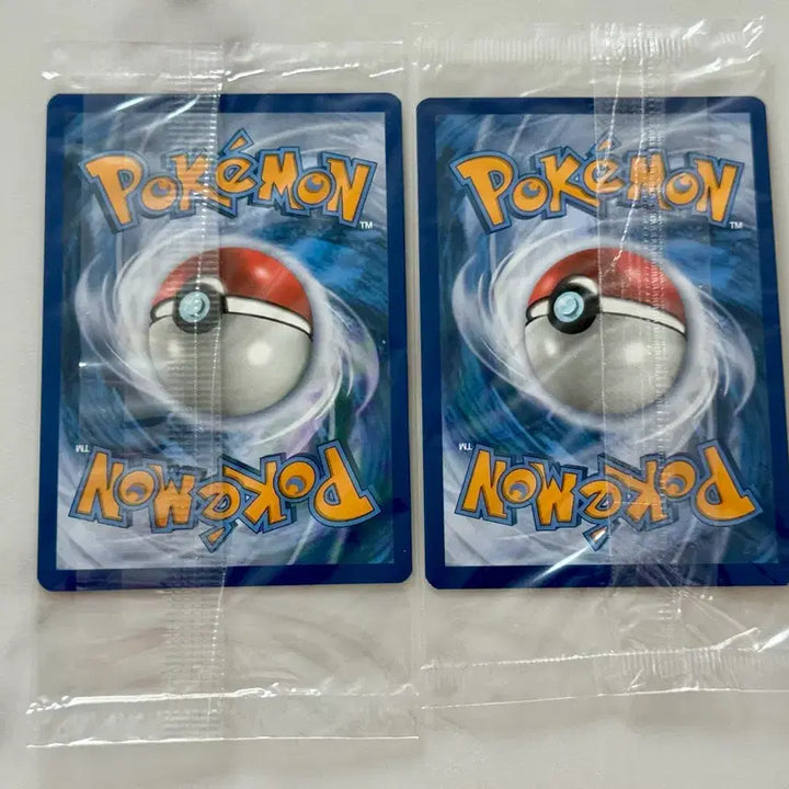 [BUNJANG] Pokemon 25th Anniversary North American Gold Pikachu V &amp; Poke Ball Card Set (Sealed) / 포켓몬카드 25주년 북미 골드 피카츄&amp;포켓볼 미개봉