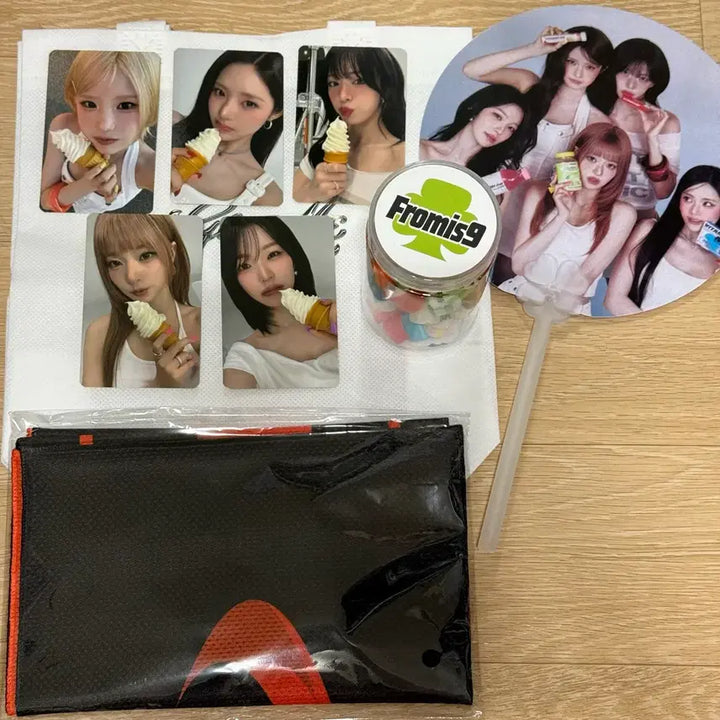 [BUNJANG] fromis_9 Music Core Fan Meeting Photocard Set &amp; Fan Gift Towel / 프로미스나인 음악중심 미팬 공방포카 세트 역조공 양도