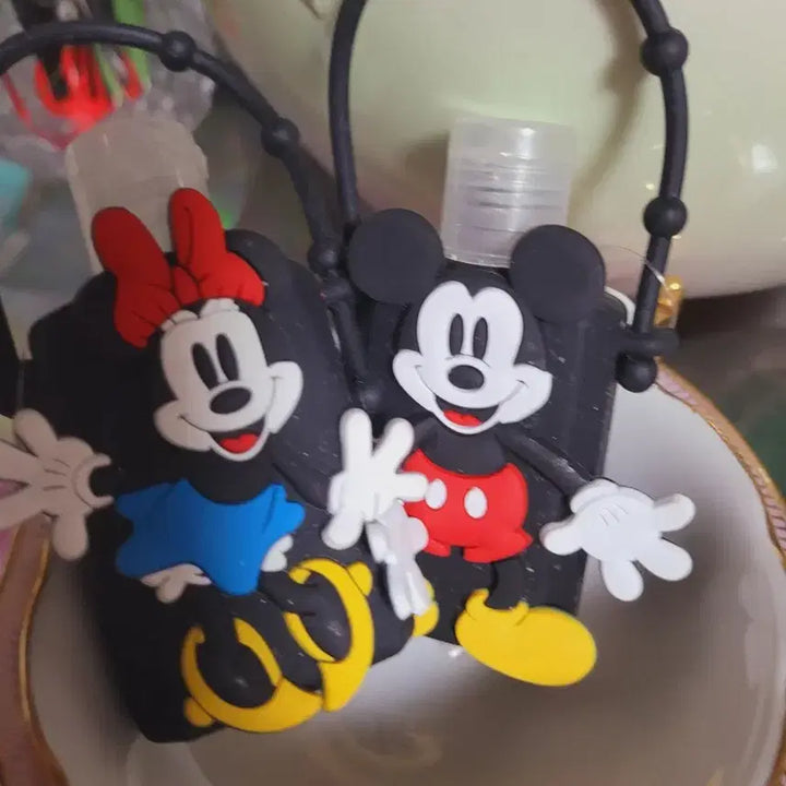 [BUNJANG] Mickey &amp; Minnie Mouse Portable Hand Sanitizer Case / 미키 미니마우스 휴대용 손 소독제 케이스 수입