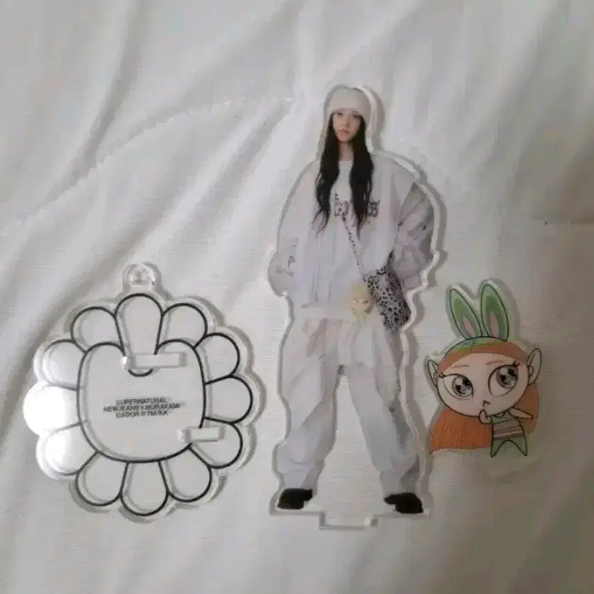 [BUNJANG] NewJeans Haerin Supernatural Acrylic Stand / 뉴진스 해린 슈퍼내추럴 아크릴스탠드 판매