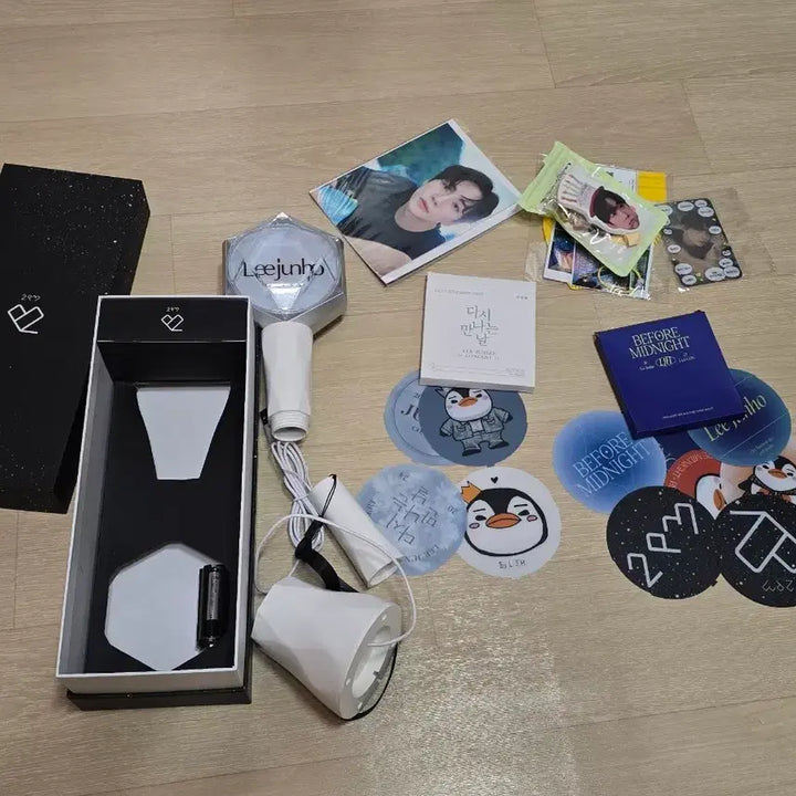 [BUNJANG] 2PM Official Lightstick Bundle with Junho Decals and Goods / 2pm응원봉(+준호 시트지,굿즈등)