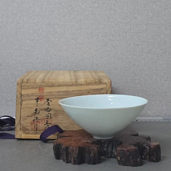 [BUNJANG] Songnam Shin Sang-ho White Porcelain Peony Design Tea Bowl / 송남 신상호 백자 모란문 다완