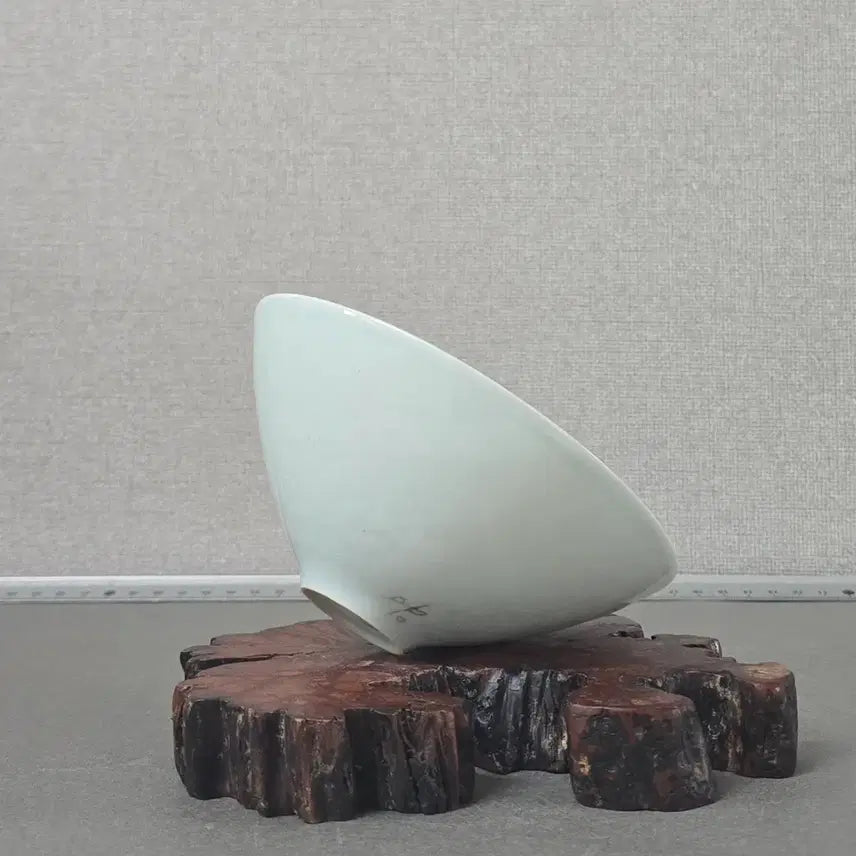 [BUNJANG] Songnam Shin Sang-ho White Porcelain Peony Design Tea Bowl / 송남 신상호 백자 모란문 다완
