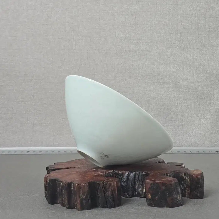 [BUNJANG] Songnam Shin Sang-ho White Porcelain Peony Design Tea Bowl / 송남 신상호 백자 모란문 다완