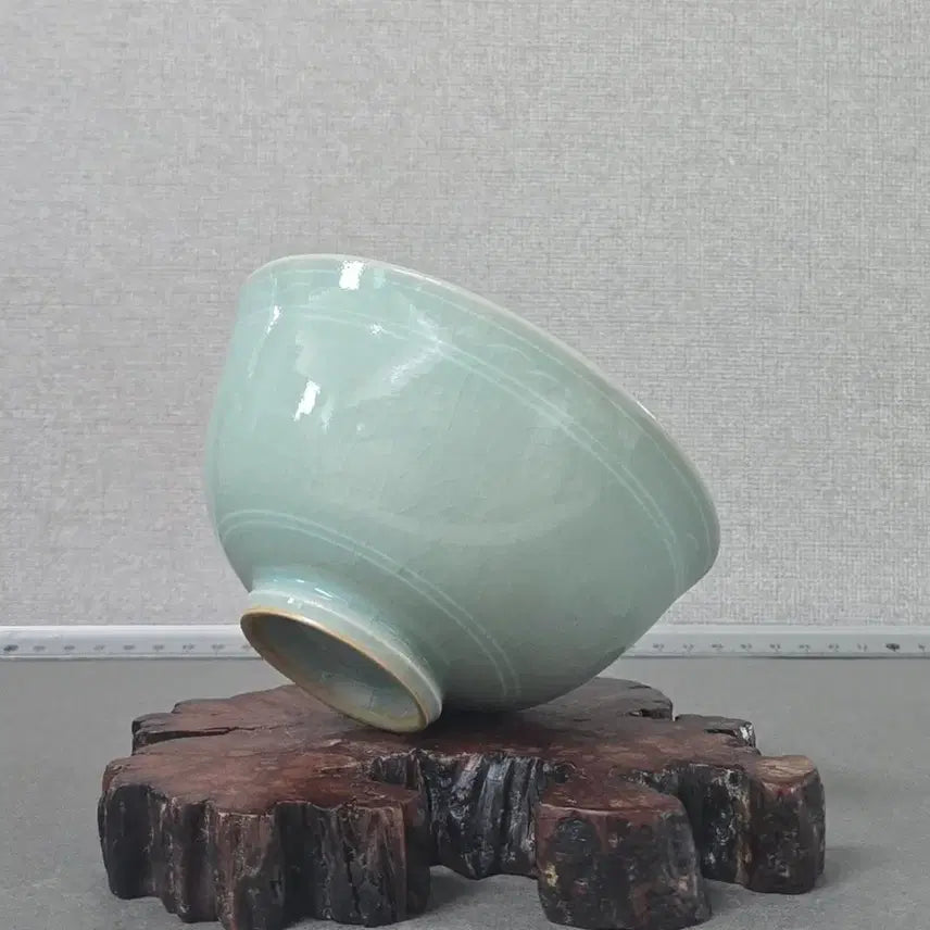 [BUNJANG] Donggukyo Docheon Go Young-jae Celadon Tea Bowl with Cloud and Crane Motif / 동국요 도선 고영재 청자 운학문 다완