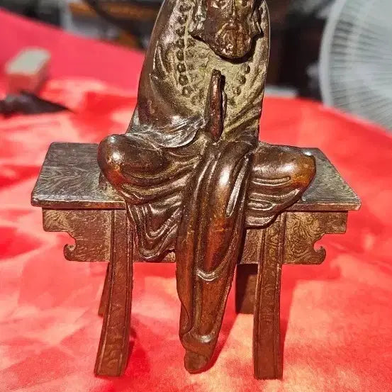 [BUNJANG] Copper Seated Arhat/Patriarch Sculpture (8cm Width) / 적동 의자에 앉은 나한상 / 조사상 조각 공예품 (가로 8cm)