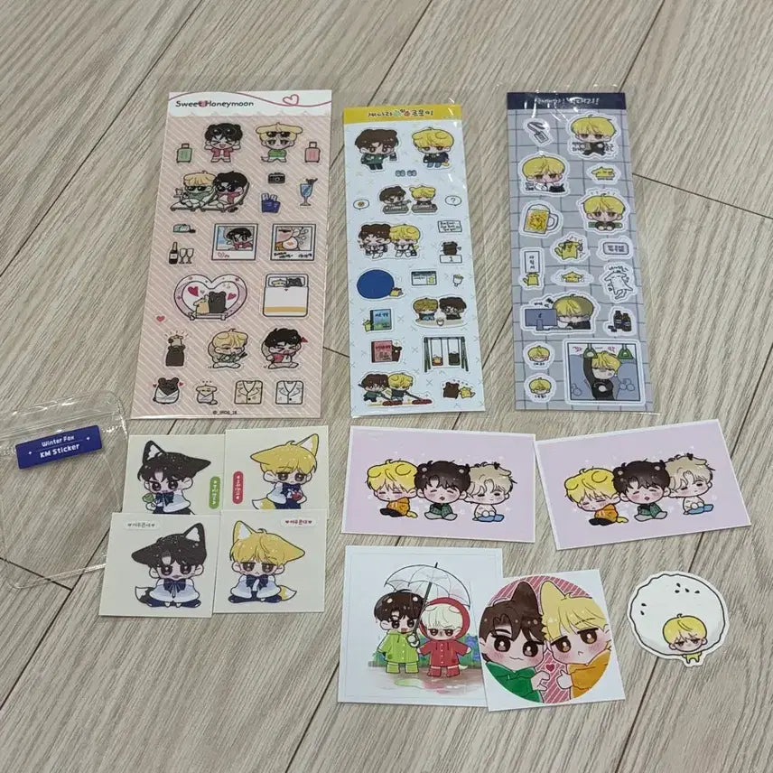[BUNJANG] Debut or Die Kim Moon (Big Moon) Bok-eo Studio Polaroids, Stickers, and Charms Bundle Set / 데못죽 큰문온 복어님 큰문 폴라 스티커 띠부 증면사진 키링