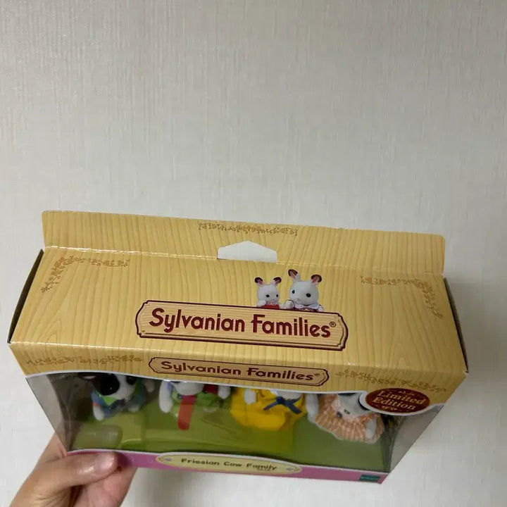 [BUNJANG] Sylvanian Families Discontinued Cow Family Figure Set (Sealed) / 단종) 실바니안 젖소가족 미개봉 새상품