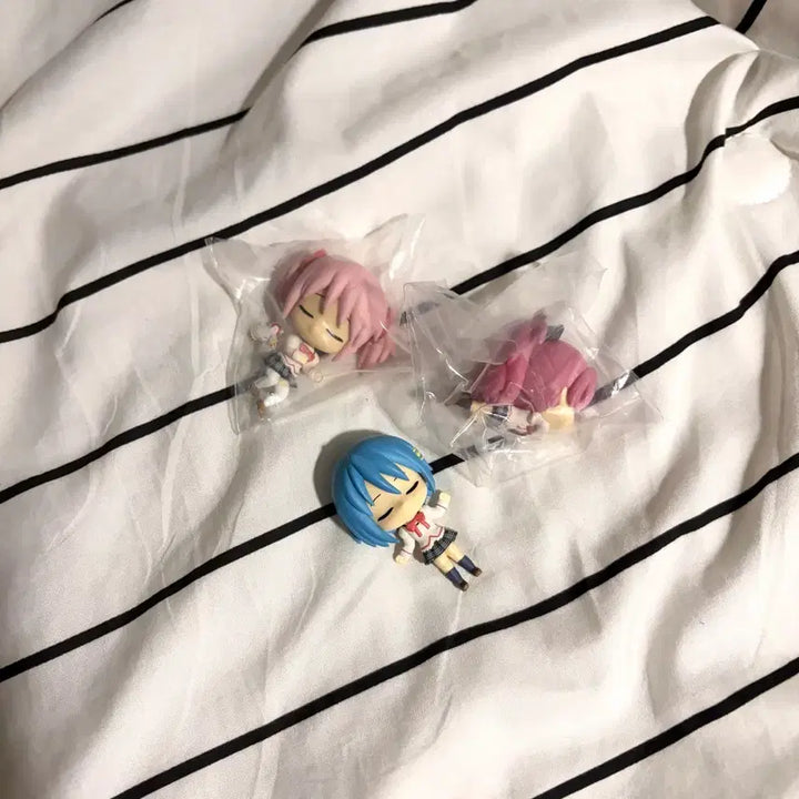[BUNJANG] Puella Magi Madoka Magica Nemurasetaidesu Gacha Figure Set (3 Types) / 마마마 네무라세타이 마도카 쿄코 사야카 가챠 피규어 3종 일괄