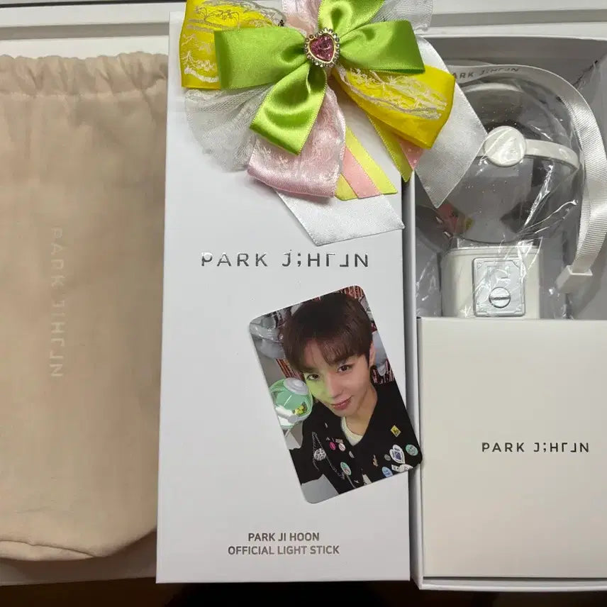 [BUNJANG] Park Jihoon Lightstick Pouch (Photocard Included) / 박지훈 응원봉 뽑봉(포카포함)+공식파우치