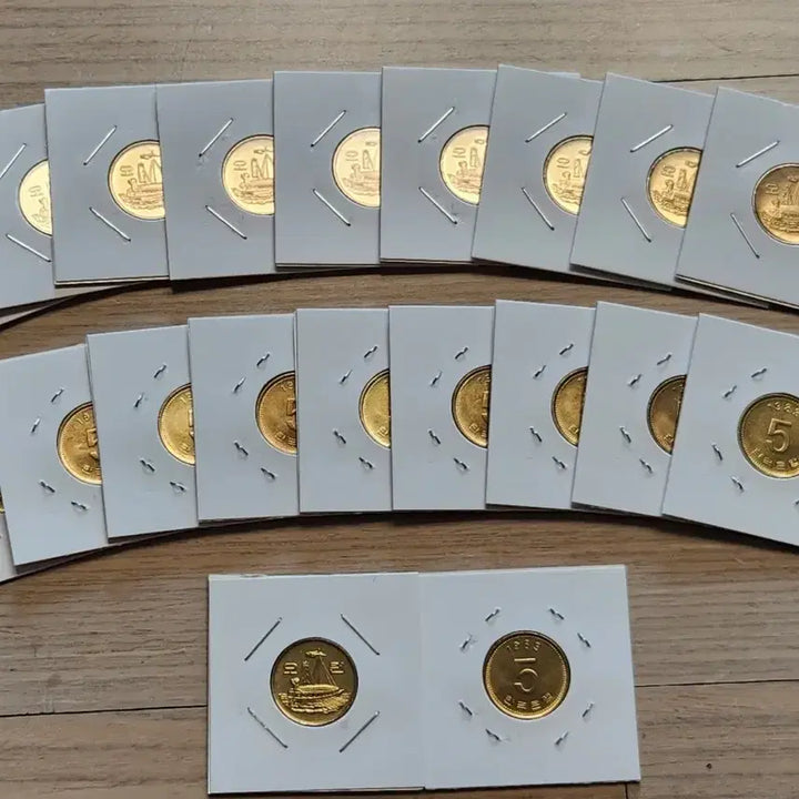 [BUNJANG] 1983 5 Won Coin (Uncirculated, 20 pcs) / 미사용/상태 최상 83년 5원 동전 /
