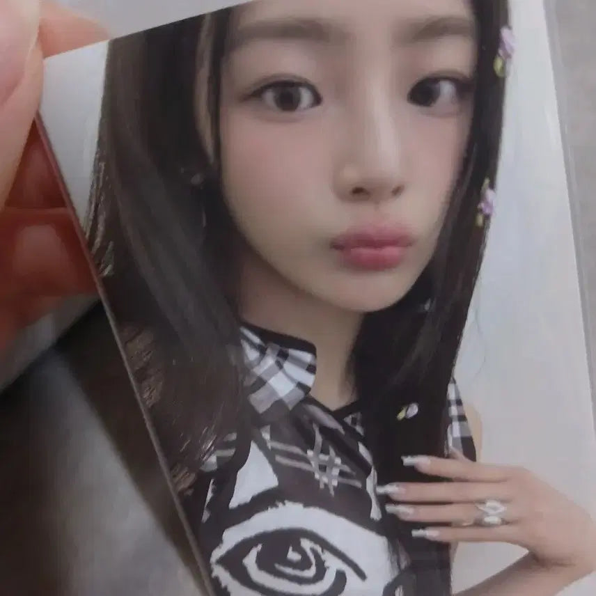 [BUNJANG] NewJeans Minji Photocard / [급처ㅜ.ㅜ] 뉴진스 포카 민지 김민지 검정 민지
