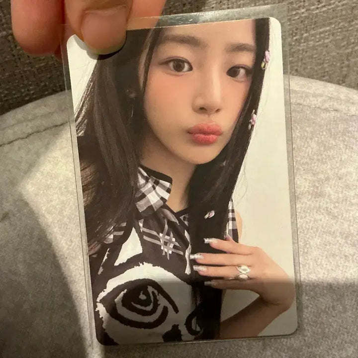 [BUNJANG] NewJeans Minji Photocard / [급처ㅜ.ㅜ] 뉴진스 포카 민지 김민지 검정 민지