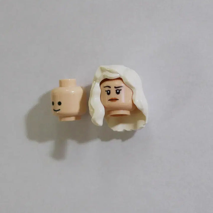 [BUNJANG] LEGO Parts 3-Set Bundle (2 Faces, 1 Long Hair) / [미사용] 레고 파츠 3종 세트 (얼굴 2, 여성 장발 헤어1)
