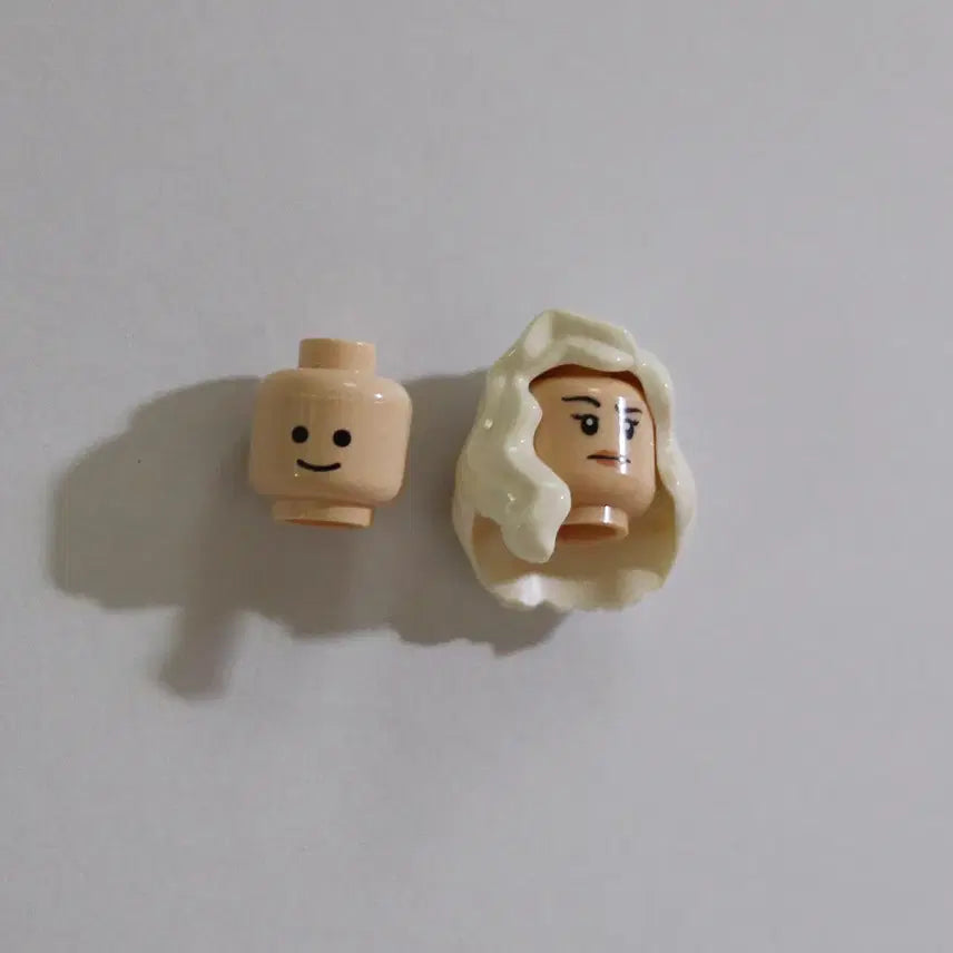 [BUNJANG] LEGO Parts 3-Set Bundle (2 Faces, 1 Long Hair) / [미사용] 레고 파츠 3종 세트 (얼굴 2, 여성 장발 헤어1)