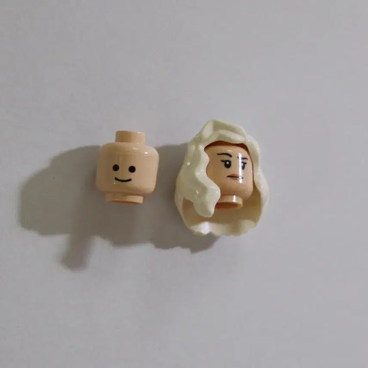 [BUNJANG] LEGO Parts 3-Set Bundle (2 Faces, 1 Long Hair) / [미사용] 레고 파츠 3종 세트 (얼굴 2, 여성 장발 헤어1)
