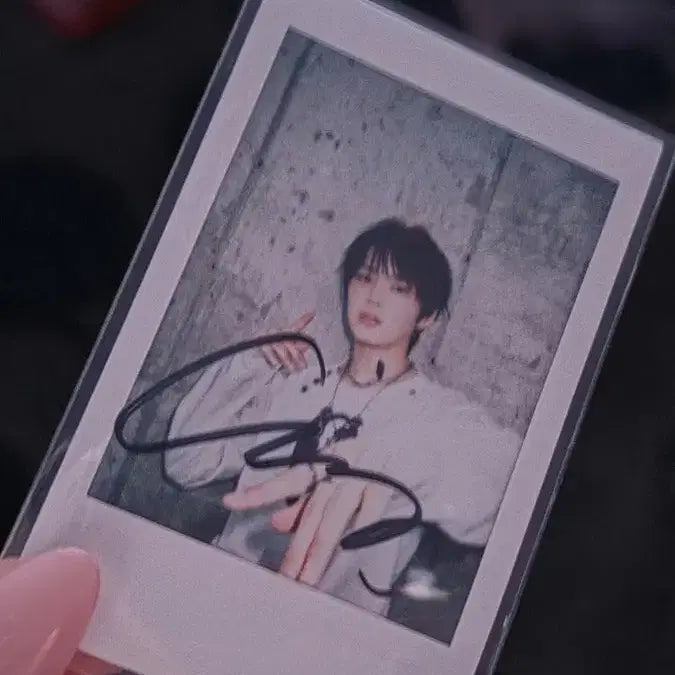 [BUNJANG] NouerA Lin Signed Polaroiid / 판매완) 누에라 린 싸폴 싸인 폴라로이드 