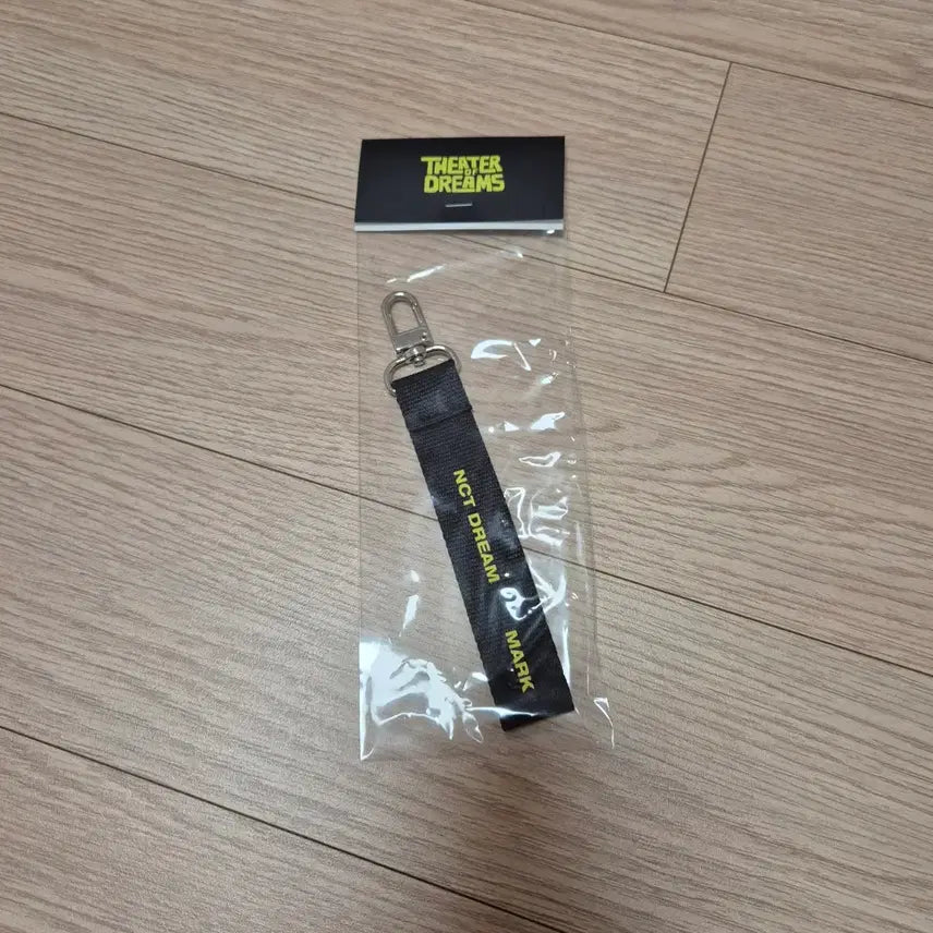 [BUNJANG] NCT Neo City : The Dream Show Theater Mark Charm / 새상품 엔시티 시어터 오브 드림 마크 참