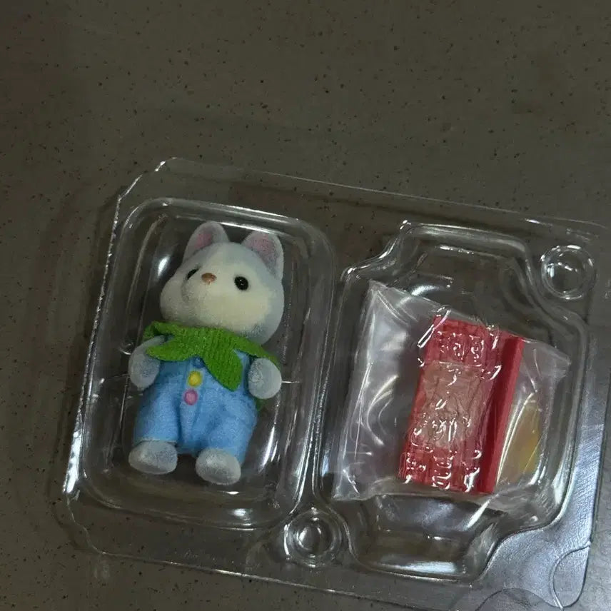 [BUNJANG] Sylvanian Families Baby Architect Husky Sealed / 실바니안 아기건축가 허스키 미개봉