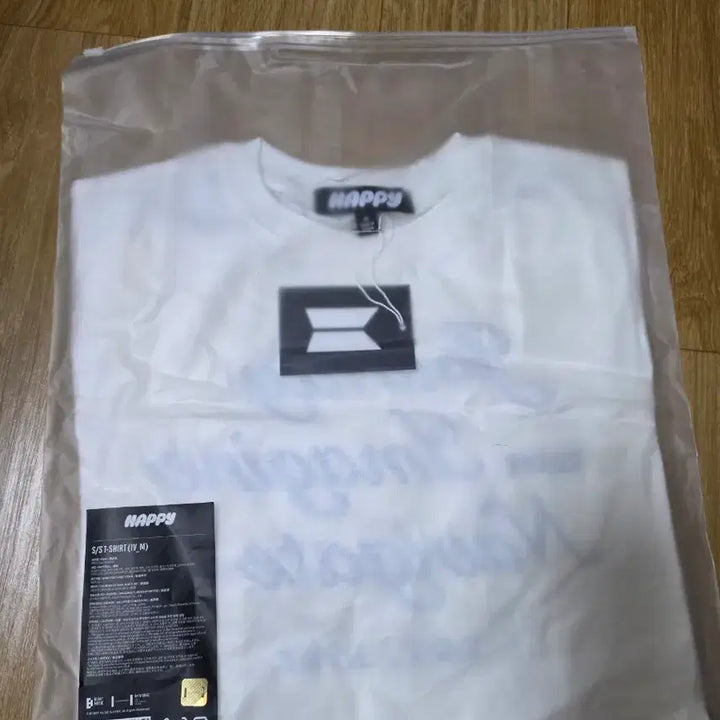 [BUNJANG] BTS Jin Happy Together Embroidered Short Sleeve T-Shirt (M) / 석진 방탄소년단 진 해피 팝업 자수 반팔 티셔츠