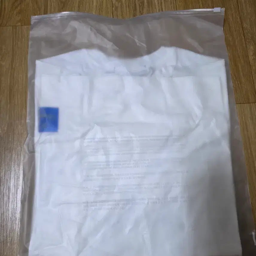 [BUNJANG] BTS Jin Happy Together Embroidered Short Sleeve T-Shirt (M) / 석진 방탄소년단 진 해피 팝업 자수 반팔 티셔츠