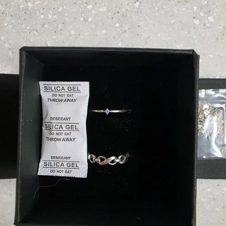[BUNJANG] ATEEZ 8ROOM ATINY Ring &amp; Necklace Full Set / 에이티즈 에잇룸 티니링 ATEEZ 8ROOM ATINY RING