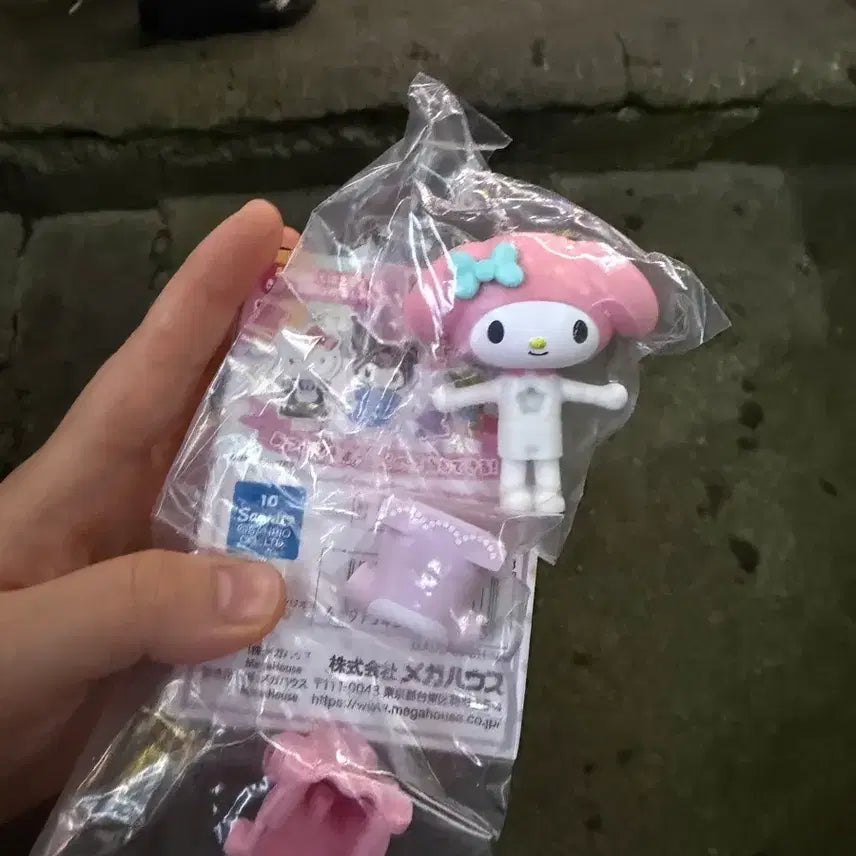 [BUNJANG] Sanrio MegaHouse Dress-Up Figure My Melody / 산리오 메가하우스 옷갈아입히기 피규어(마이멜로디)