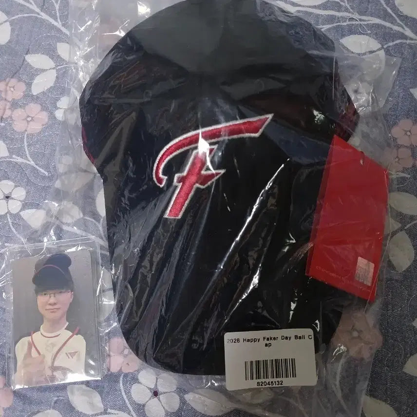 [BUNJANG] T1 Faker 2026 Birthday Limited Edition Ball Cap + Photocard Set / T1 티원 2026 페이커 생일 기념 볼캡 + 포토카드 팝니다