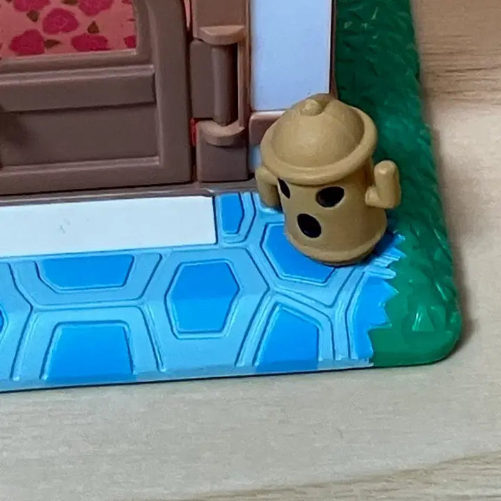 [BUNJANG] Animal Crossing Red Roof House Figure / 동물의숲 피규어 (빨간지붕집)