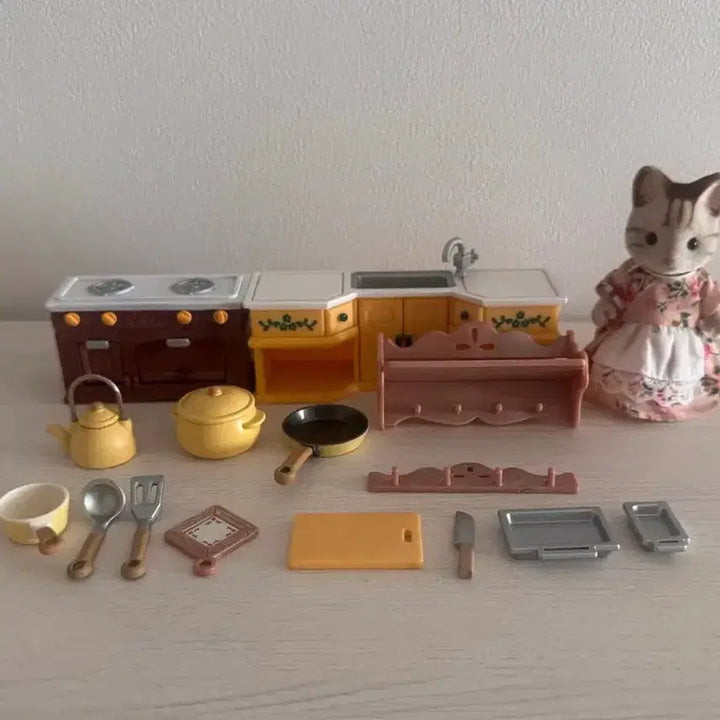 [BUNJANG] Rare Discontinued Sylvanian Families Striped Cat Family &amp; Kitchen Set / 올드)단종)레어)실바니안 줄무늬고양이와 키친세트 부엌 주방