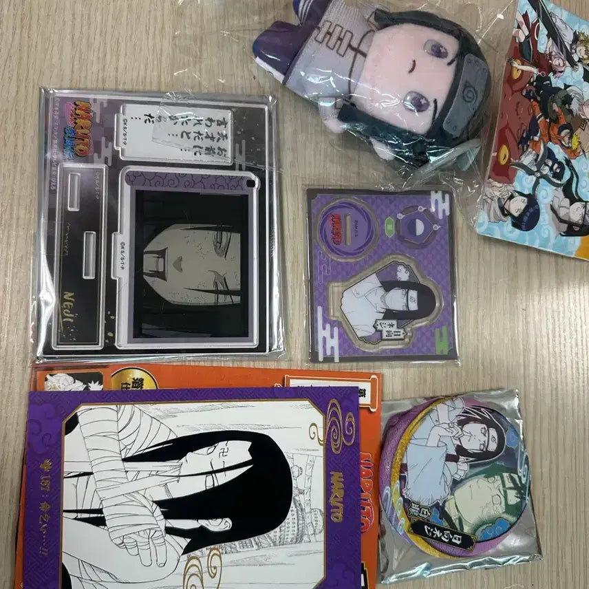 [BUNJANG] Nerutō Hyūga Neji Acrylic Badge &amp; Plush Bundle / 느루토 휴우가 네지 아크릴 뱃지 누이 굿즈 일괄 판매