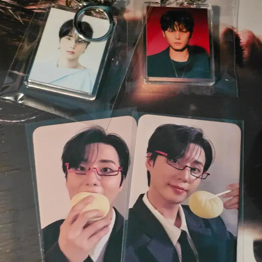 [BUNJANG] DAY6 Young K YOUNGKST Musinsa Photocard &amp; Keychain Set / 데이식스 영케이 영기스트 무신사포카