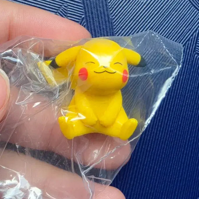 [BUNJANG] Pokemon Monster Ball Ice Pikachu Figure / 포켓몬 몬스터볼아이스 피카츄 피규어