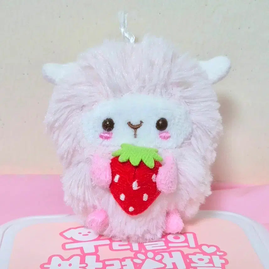 [BUNJANG] Vintage Strawberry Sheep Plush Keychain / 고전 빈티지 이치고 딸기 핑크 양 인형 키링