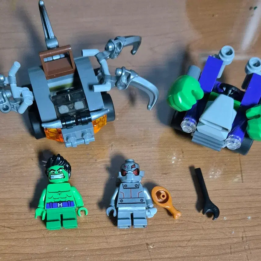 [BUNJANG] LEGO Mighty Micros Hulk vs. Ultron Set 76066 / 레고 76066 마이티마이크로 헐크대울트론