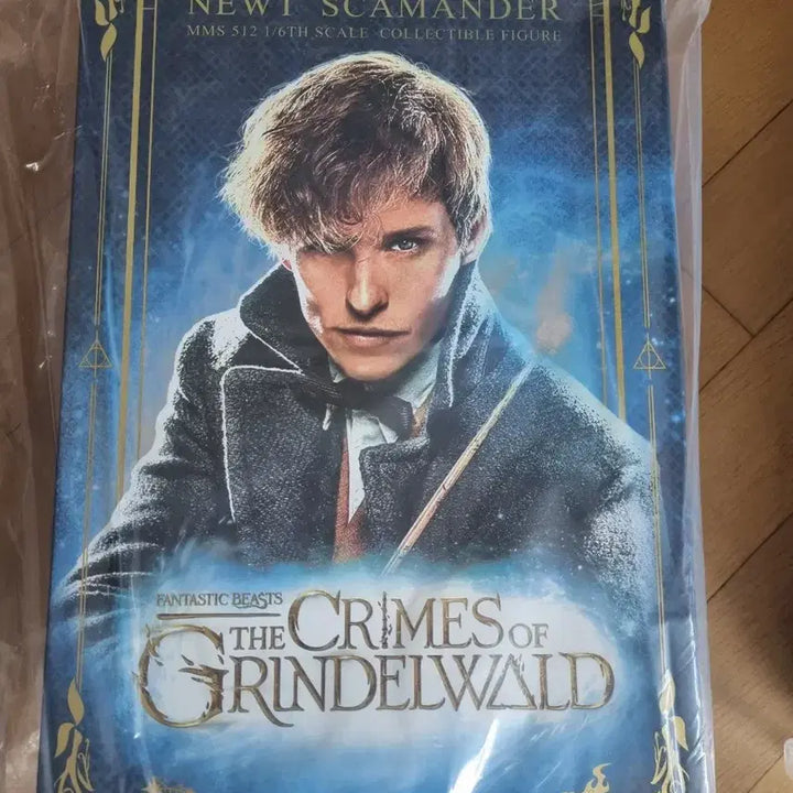 [BUNJANG] Hot Toys Newt Scamander (MMS512) &amp; Grindelwald (MMS513) 1/6 Scale Figure Set - Sealed / [완전미개봉/세트] 핫토이 신동범 뉴트 (MMS512) &amp; 그린델왈드 (MMS513)