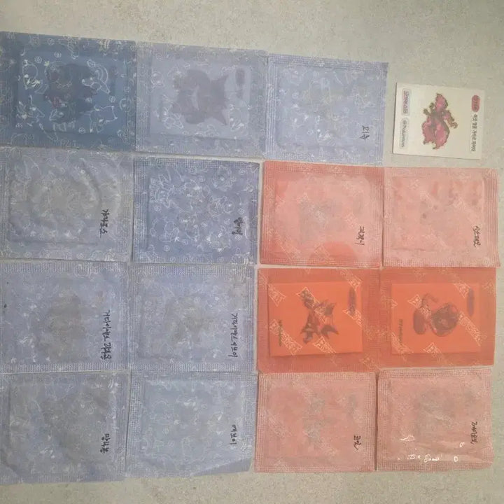 [BUNJANG] Pokemon Sealed 45 Stickers (Rare Mewtwo Included) / 포켓몬 미개봉 띠부씰 45장 (레어템 뮤츠있음)