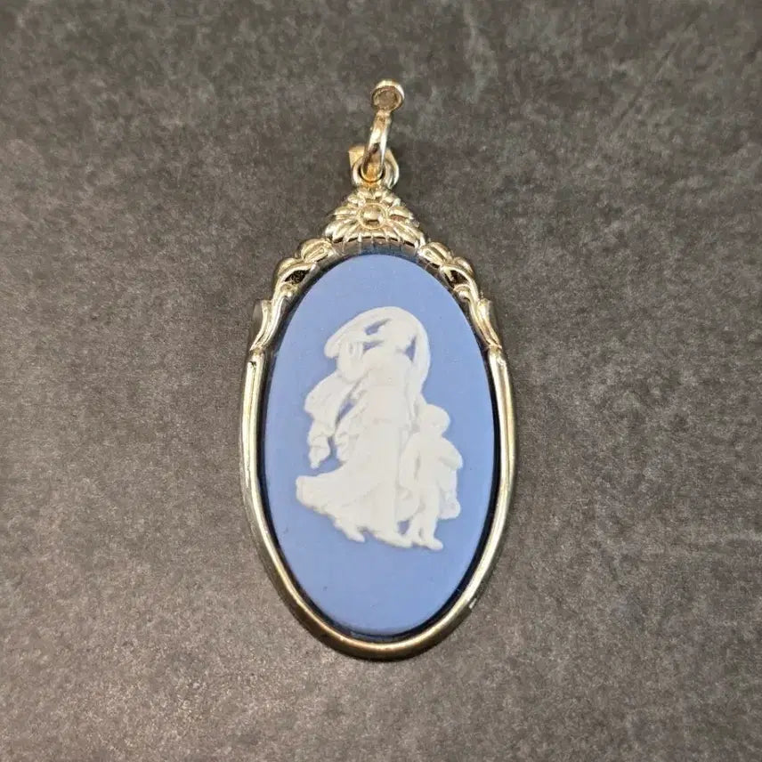 [BUNJANG] Wedgwood Jasperware Cameo Pendant / 웨지우드(Wedgwood) 재스퍼웨어 카메오 팬던트