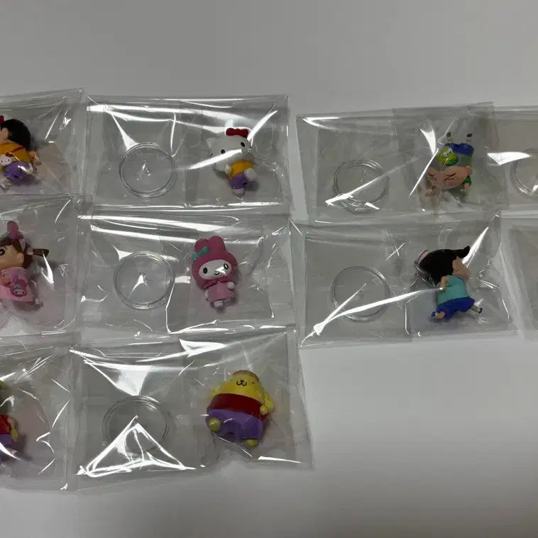 [BUNJANG] Bandai Crayon Shin-chan x Sanrio Collaboration Naranides Gacha 10-Piece Full Set / 반다이 짱구 x 산리오 콜라보 나라분데스 나란히 줄서요 가챠 10종 풀세트
