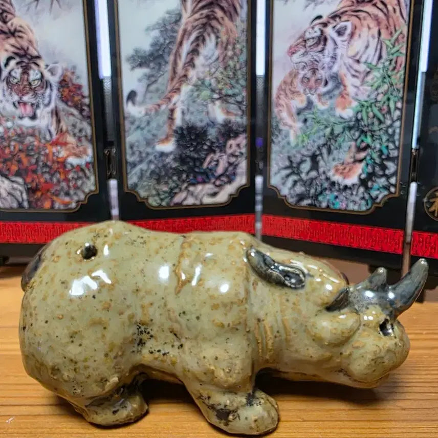 [BUNJANG] Rare Rhinoceros Ceramic Inkstone / [희귀 연적] 희귀한 코뿔소 모양 도자 연적 (문방사우/인테리어 소품)