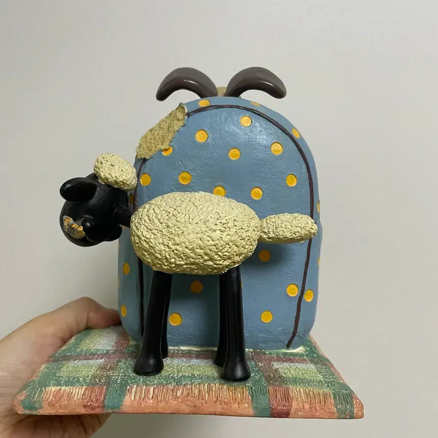 [BUNJANG] Wallace &amp; Gromit Gromit Piggy Bank Figure / 월레스와 그로밋 쇼파 그로밋 저금통 숀 (파손없음)
