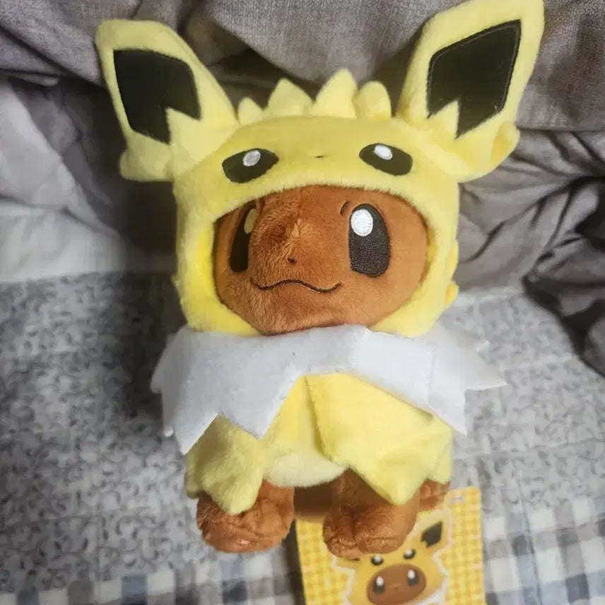 [BUNJANG] Pokemon Center Official Jolteon Poncho Eevee Plush / 포켓몬센터 정품 쥬피선더 판초 이브이 인형