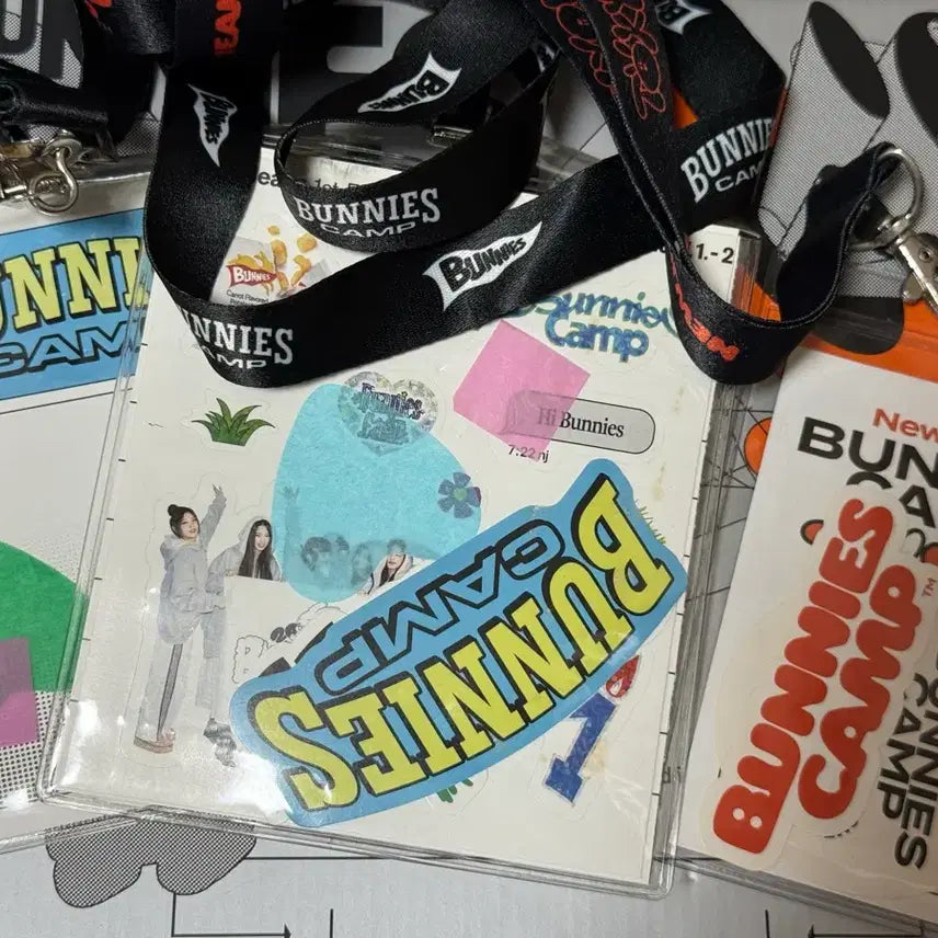 [BUNJANG] NewJeans Bunny Camp Necklace &amp; Sticker Set / 뉴진스 버니즈캠프 목걸이 및 스티커