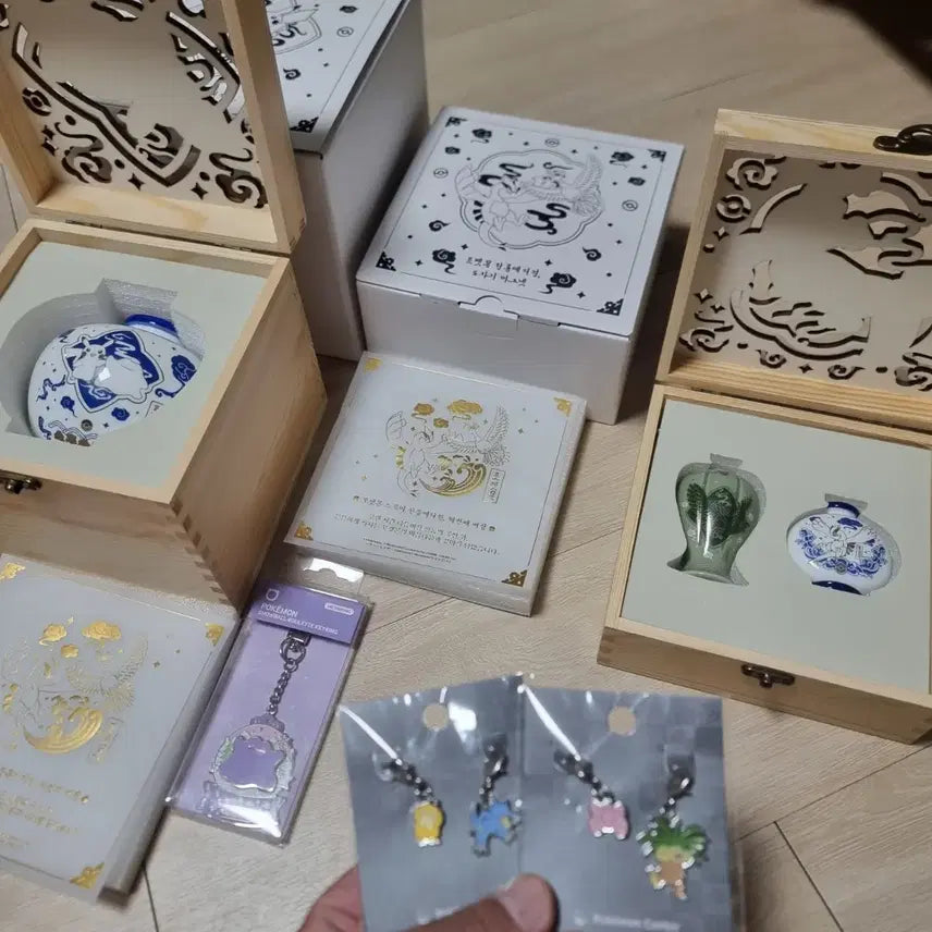 [BUNJANG] Pokemon Traditional Edition Ceramic &amp; Magnet Set with Meta-mon, Go-ra-pa-duck, Na-shi Keychains / 일괄)포켓몬 전통에디션 도자기,도자기 마그넷 메타몽 키링 고라파덕 나시