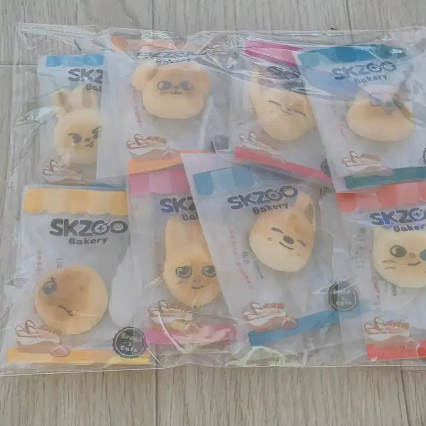 [BUNJANG] Stray Kids SKZOO Bakery Gacha Set / 스트레이키즈 SKZOO 스키주 베이커리 가챠 8종 세트
