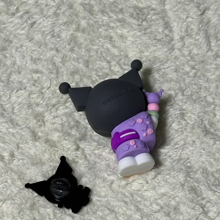 [BUNJANG] Kuromi Figure + Pin Set / 쿠로미 피규어 + 뱃지