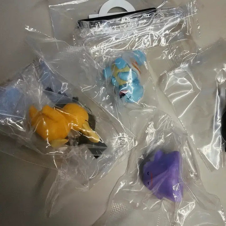 [BUNJANG] Pokemon Monster Ice Ball Random Figure / 포켓몬스터 피규어 아이스볼 랜덤피규어