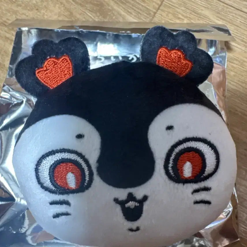 [BUNJANG] Chiikawa Siren Badge (Opened) / 치이카와 세이렌 뱃지 단순개봉 판매